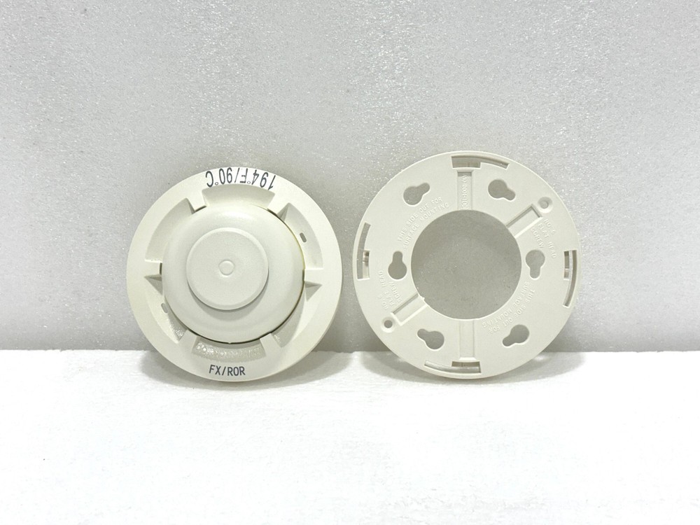 SIEMENS DT-200R FIRE DETECTOR WITH BASE - NEW