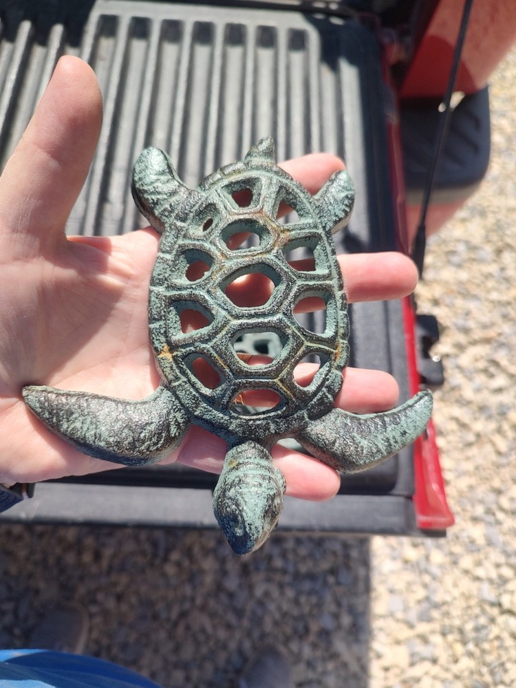 2 Metal Turtle Decorations
