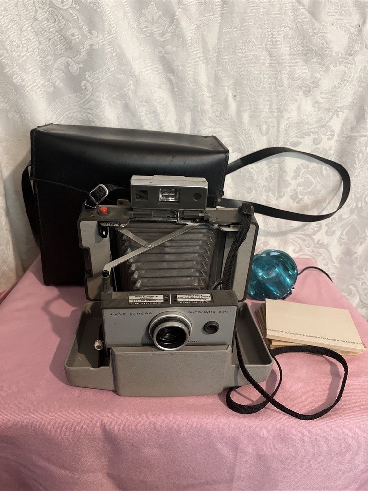 Vintage Polaroid Automatic 230 Land Camera With Case & Accessories Untested