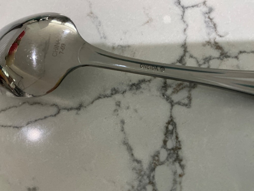 63 pc ONEIDA *SAND DUNE* GLOSSY STAINLESS FLATWARE