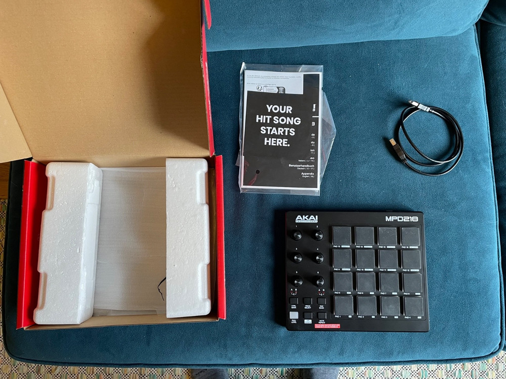 AKAI Professional MPD218 USB MIDI Controller 16 MPC Drum Pads