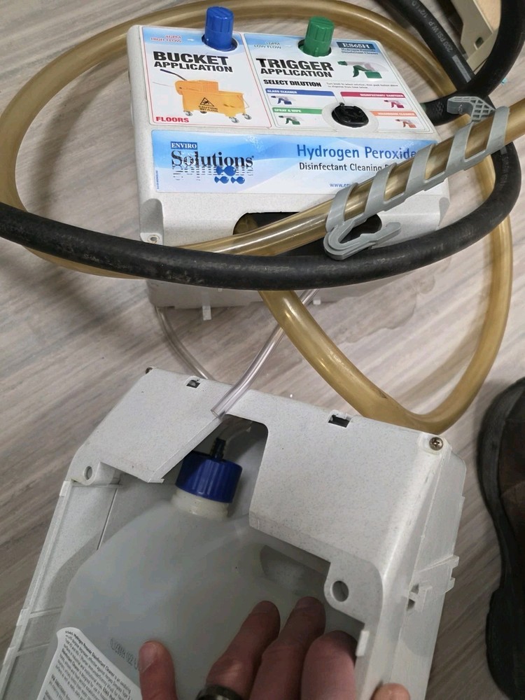 Chemical Dilution Control Dispenser Enviro Solutions W/ Hose & Key