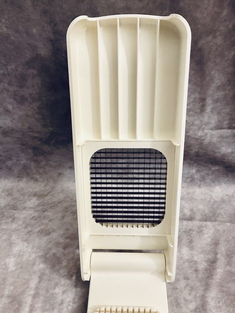 2004 WILLIAMS SONOMA ALLIGATOR VEGETABLE CHOPPER