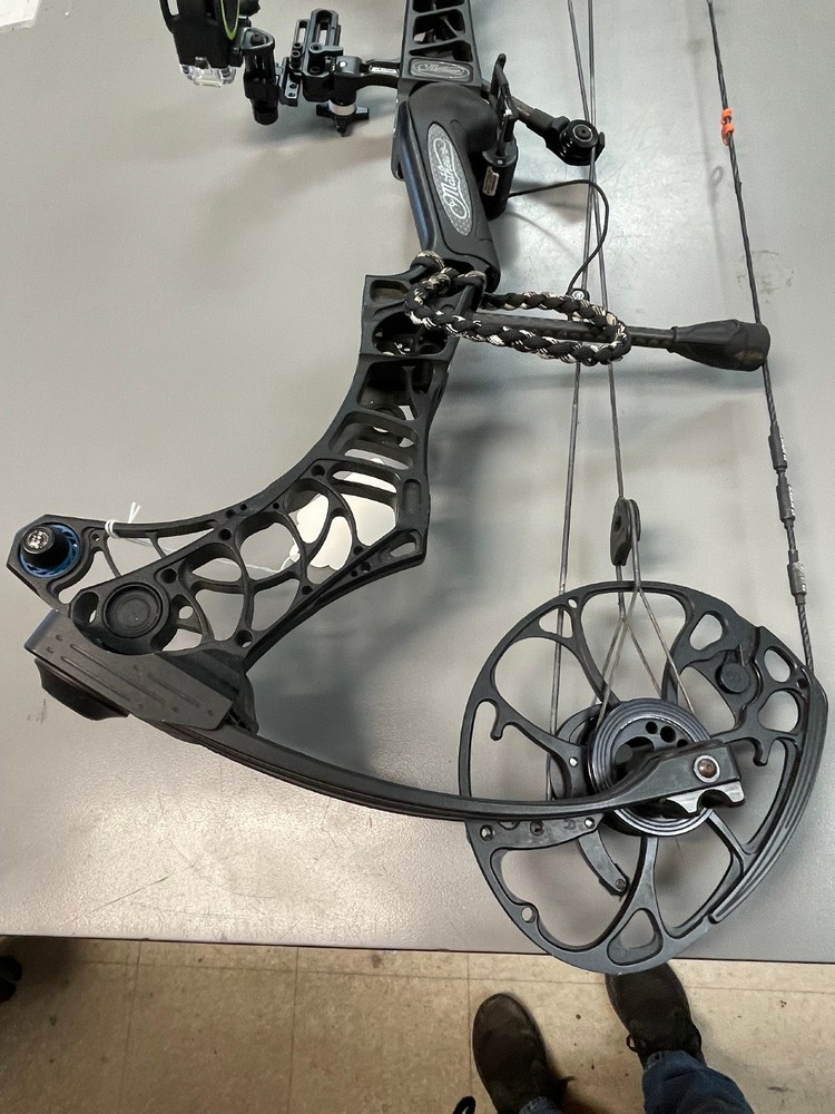 Matthews compound bow phase 4 29 Right Hand