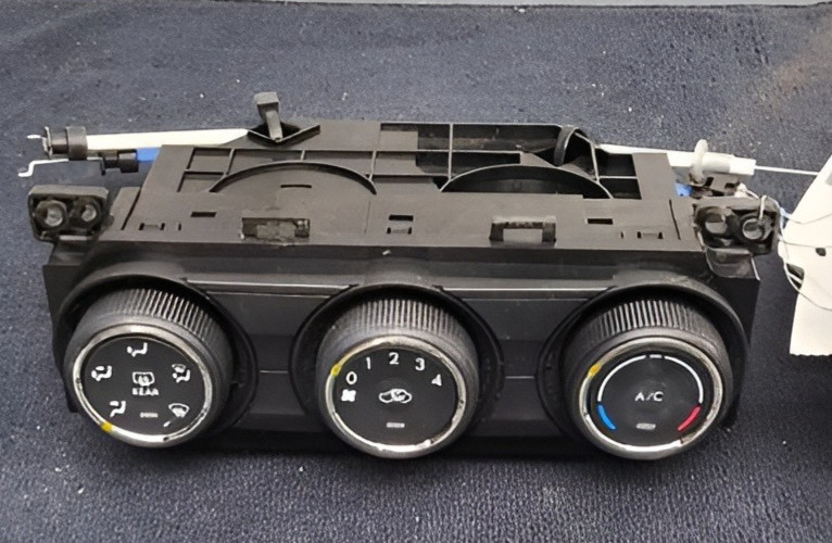 2014 - 2015 Subaru Forester AC Heater Climate Temperature Control Automatic OEM