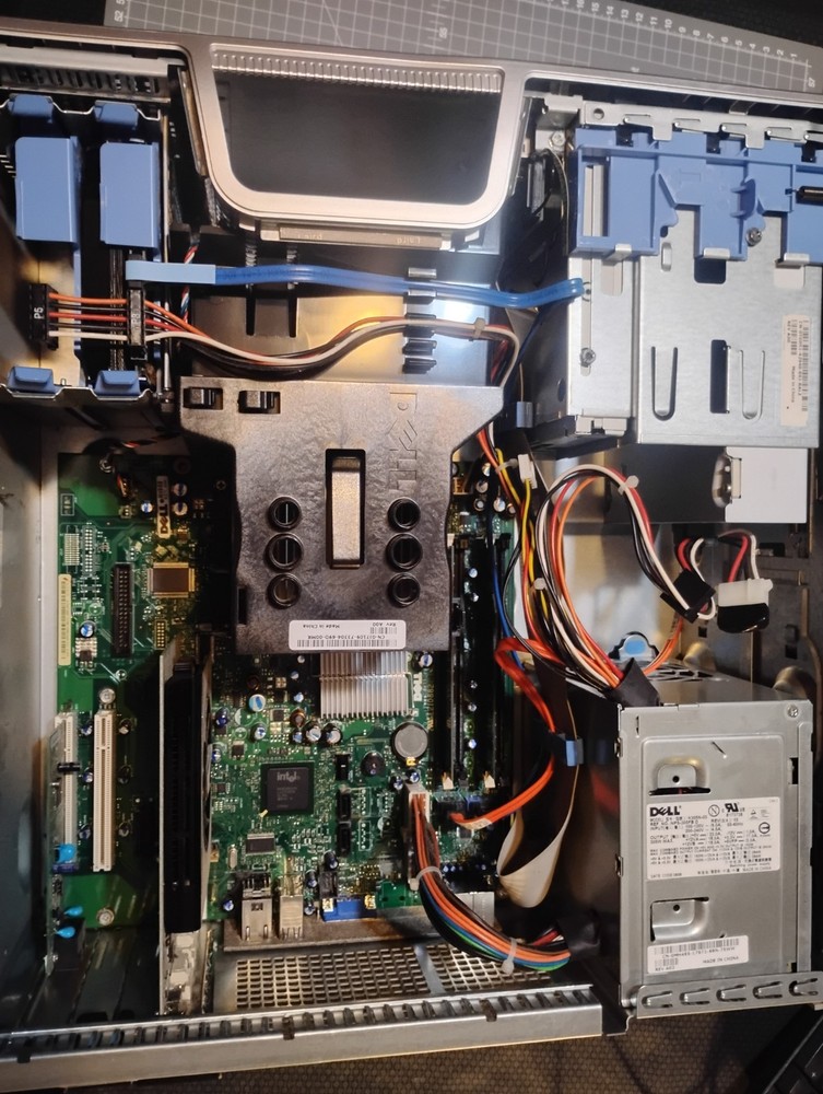 Dell Dimension e520 Vintage Desktop Windows XP