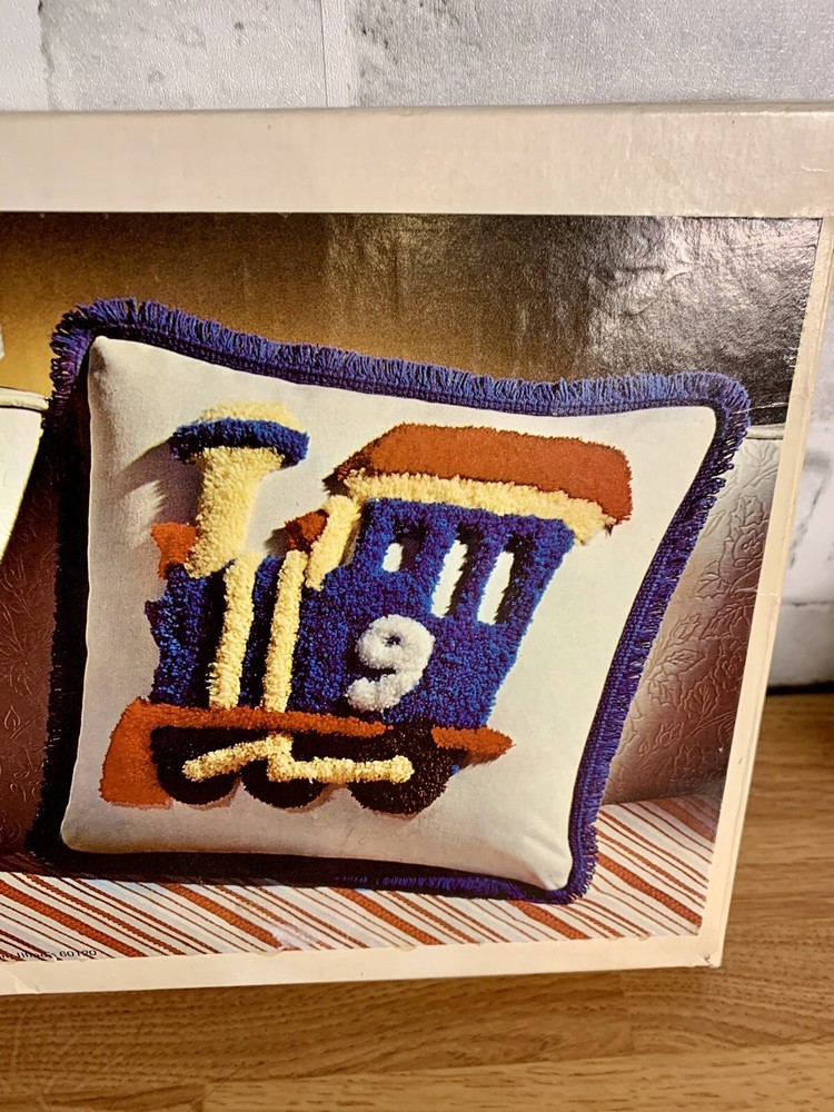 VTG LEEWARDS PUNCHWORK PILLOW KIT 15” CHOO-CHOO TRAIN