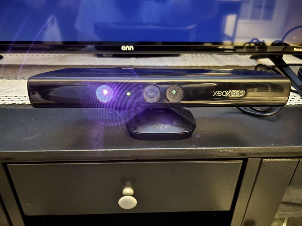 Microsoft Xbox 360 Kinect Sensor Bar 1414 Bundle + 8 Games *TESTED WORKING*