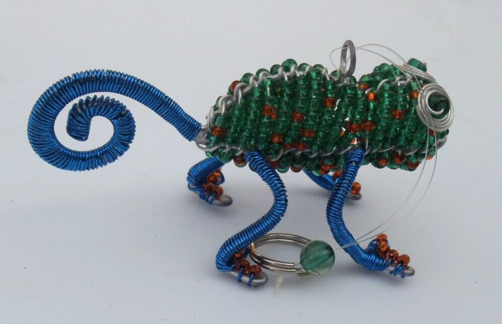 Beaded land:  Miniature Hanging Chameleon