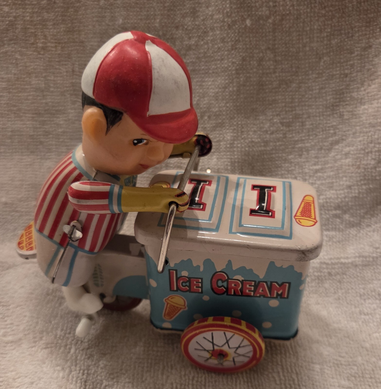 VINTAGE 80s WIND UP TIN LITHO TOY ICE CREAM VENDOR CHINA