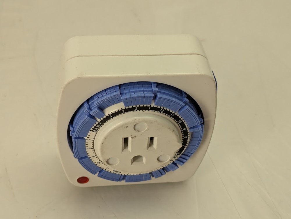 Bainian Programmable 24 Hour Grounded Timer 125V-60 Hz BND-60/U4NA White