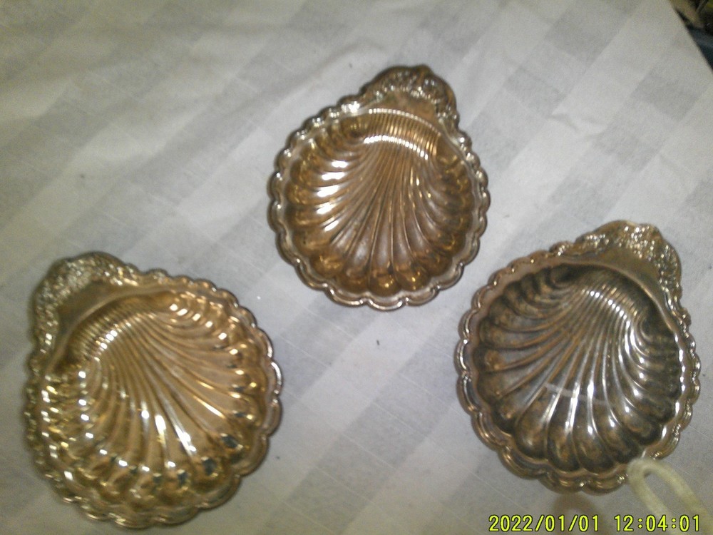 3 VINTAGE SILVER PLATED CLAM SHELL LOOK MINT SERVERS