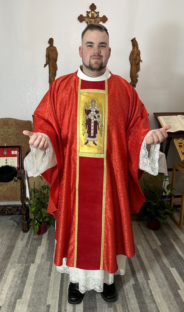RED VESTMENT CHASUBLE & STOLE (R0081)