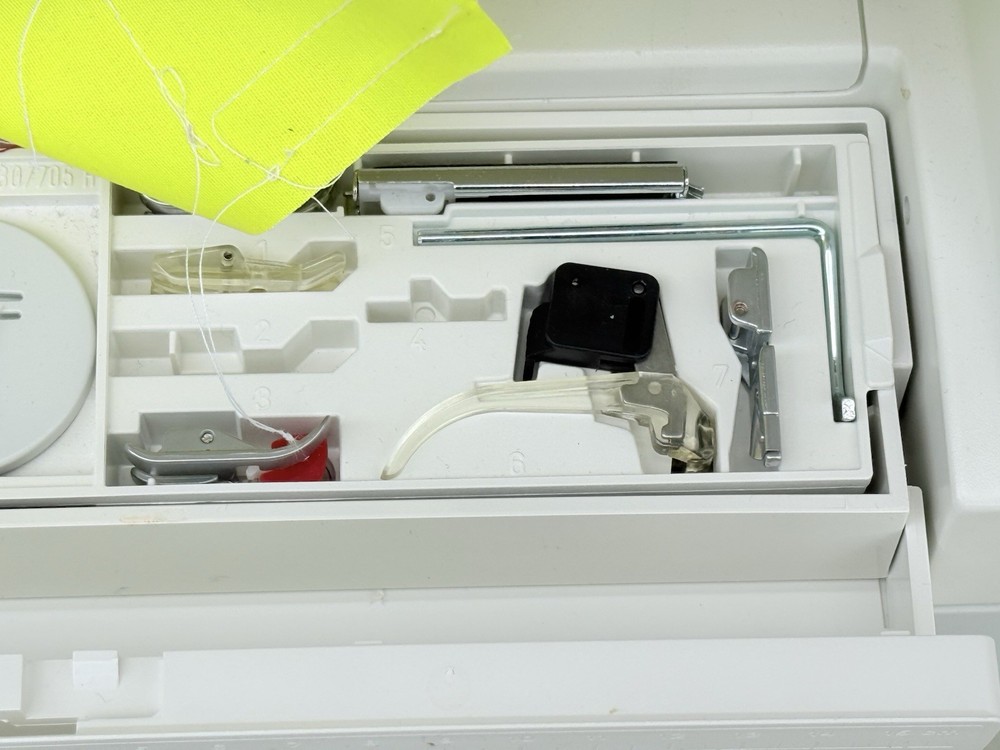 Pfaff Tipmatic 6122 Sewing Machine