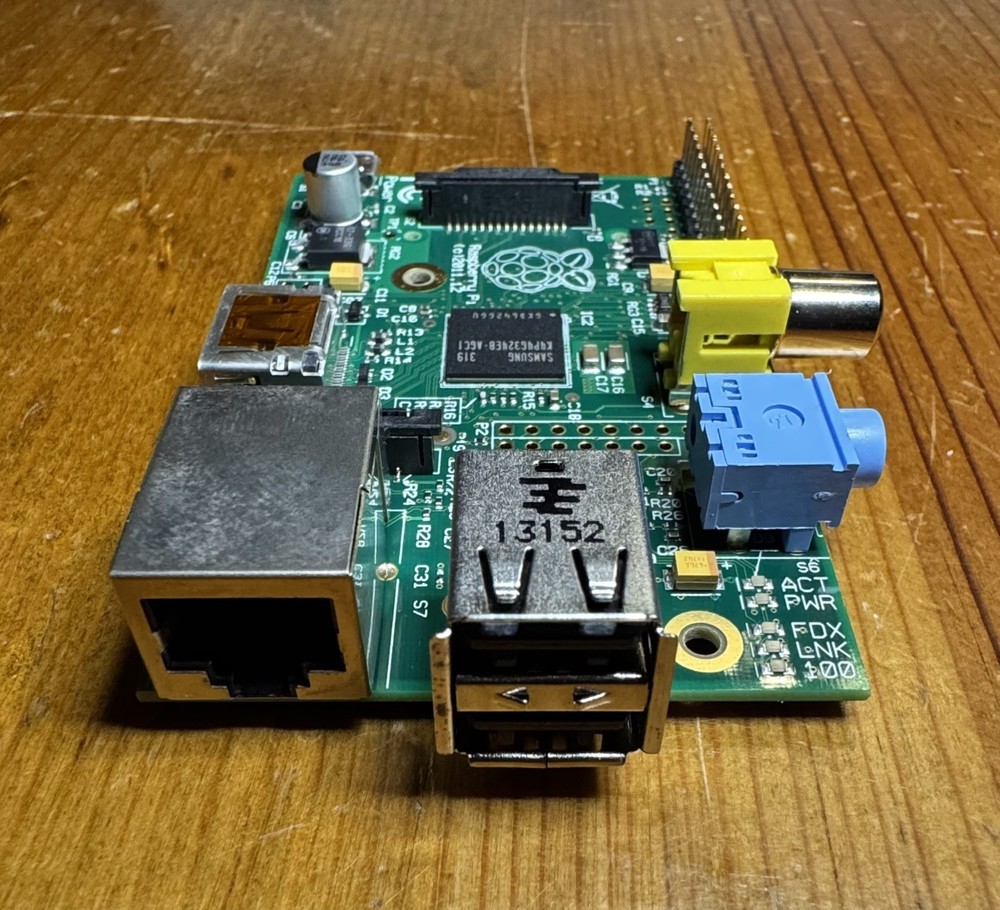 Original Raspberry Pi 1 Model B with Case and Micro USB power cable *TESTED*