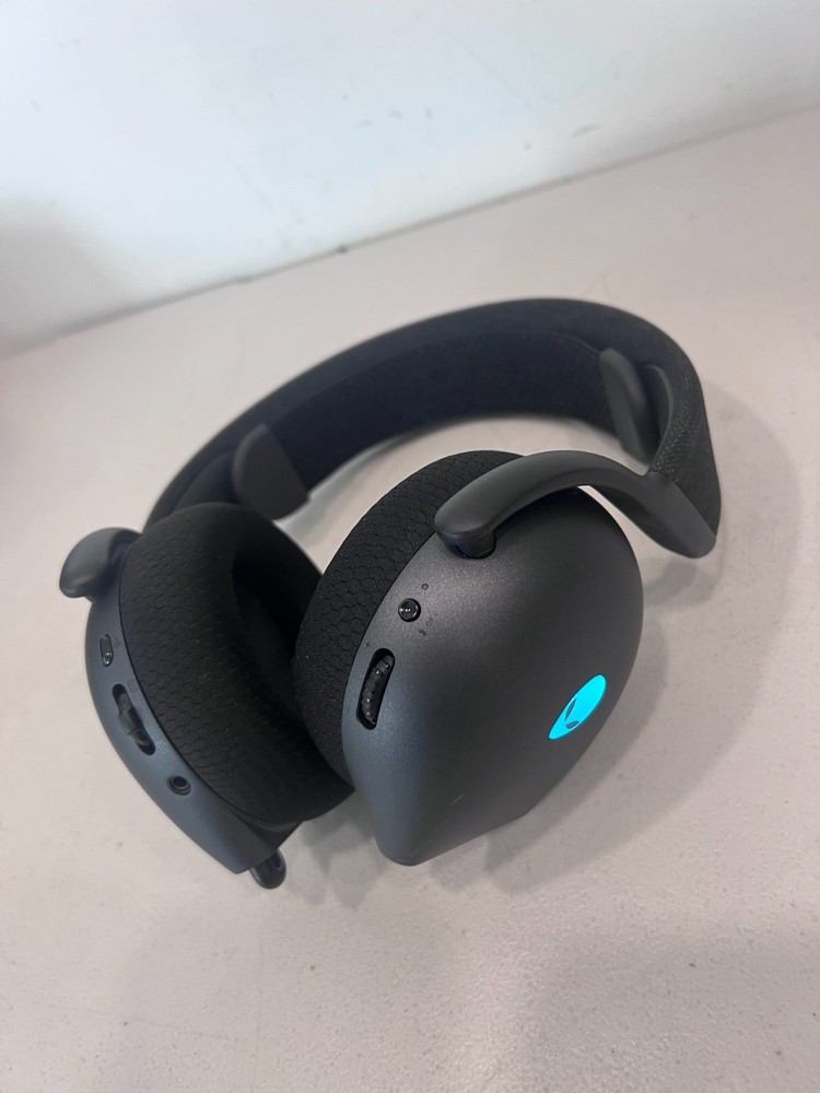 Alienware Tri-Mode Wireless Gaming Headset AW725H Wired/Wireless - NO RECEIVER