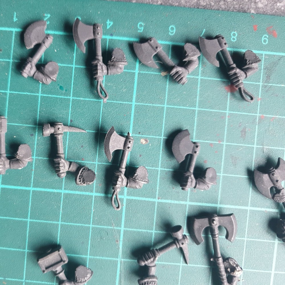 Warhammer Fantasy (AoS): Dwarf hand weapons OOP