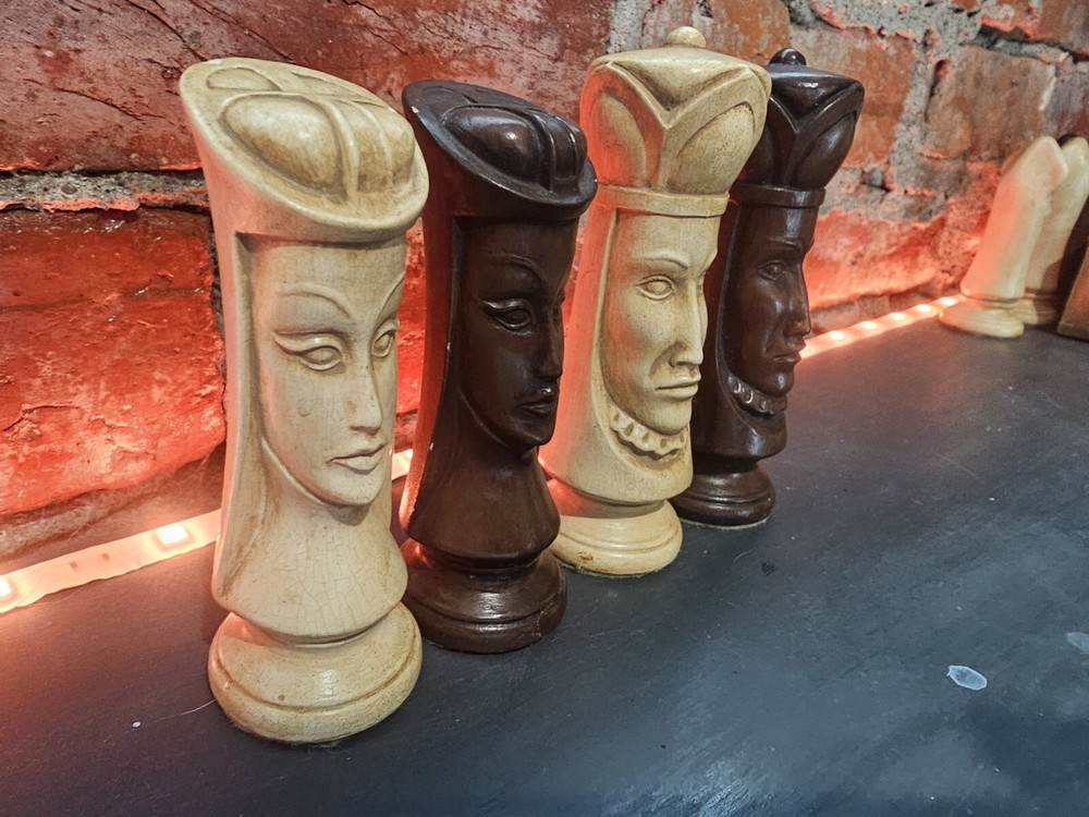 VINTAGE Mid-Century Chess Pieces Set Glazed Ceramic (A18)