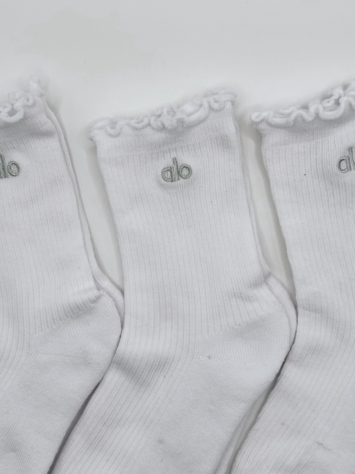 3 Pairs Alo Yoga Women's Lettuce Edge Sock M/L fits sizes 8 – 11 White