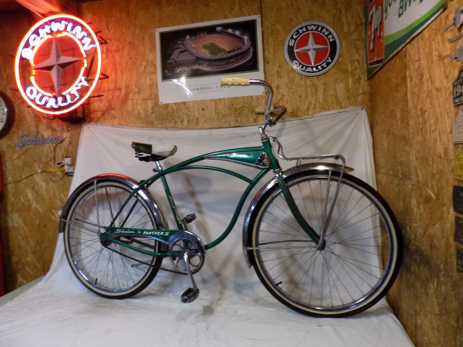 1960 SCHWINN PANTHER II MENS PEANUT TANK BICYCLE S7 AMERICAN JAGUAR CORVETTE 68