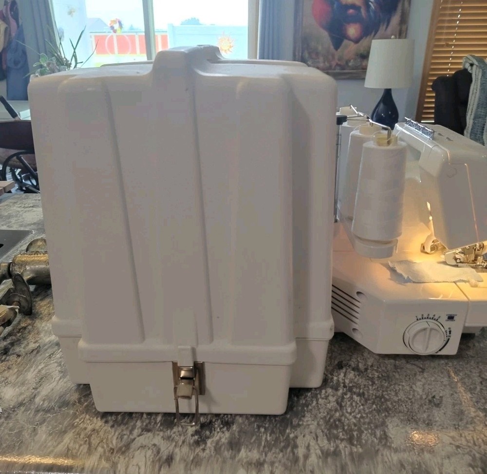 White Speedylock Serger Machine 1634/ Includes Carrying Case