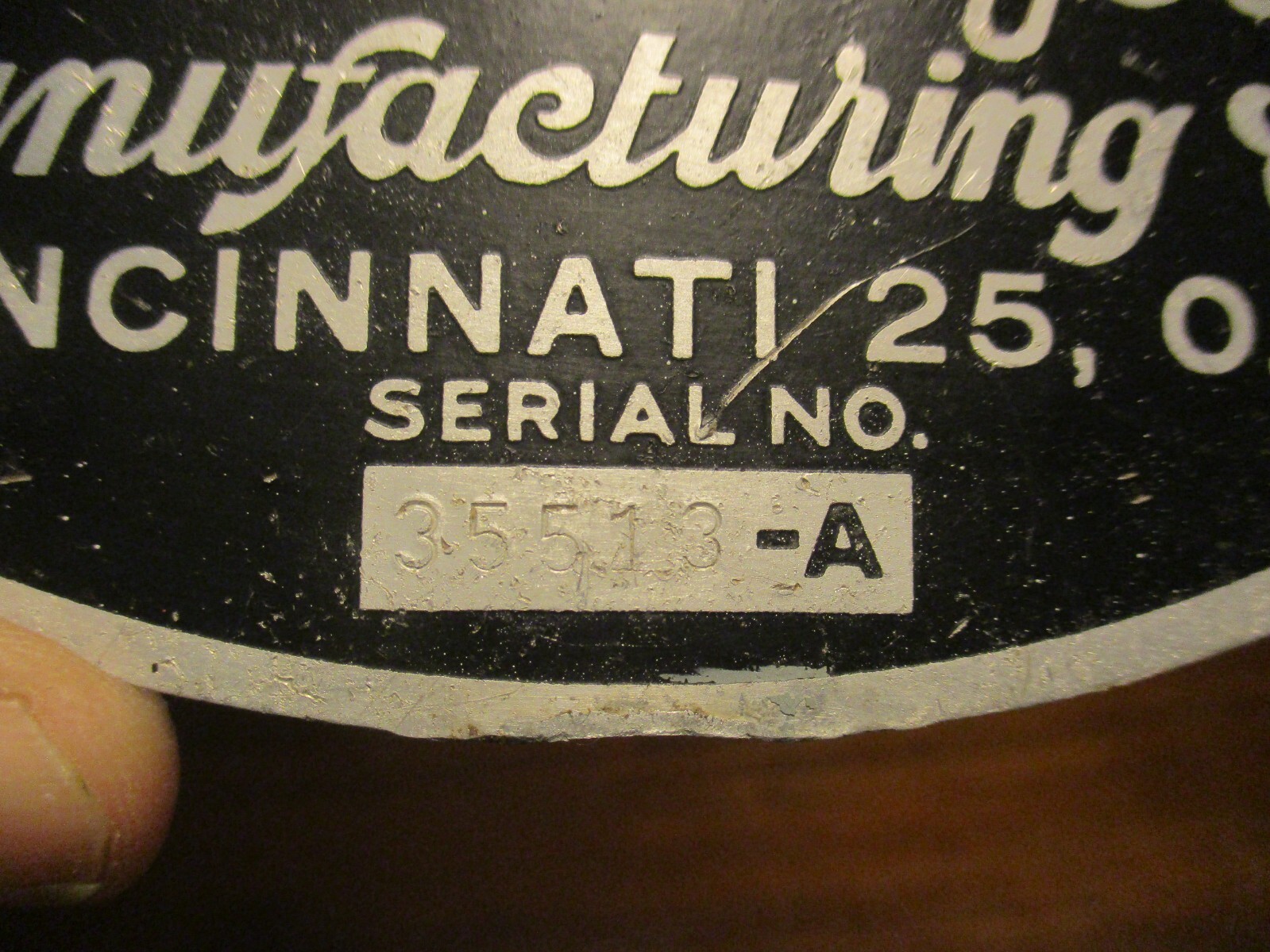 THE TRIUMPH MANUFACTURING CO. CINCINNATI O ALUMINUM TAG SIGN 5X3 '' SERIAL #3551