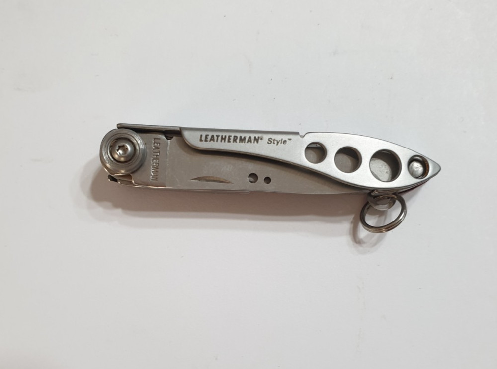 🔥🔥🔥 Smallest Leatherman Style Multitool Keychain Retired Collectable Red