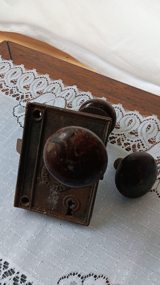 Vintage Norwalk Door Lock Set "Bennington"? Knobs