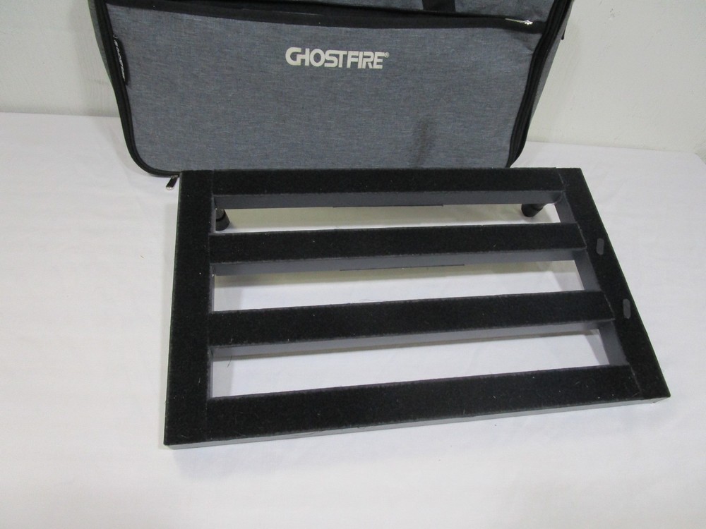 Nice Ghostfire Guitar Effects Pedalboard w/ Case ------------------------- Cool!