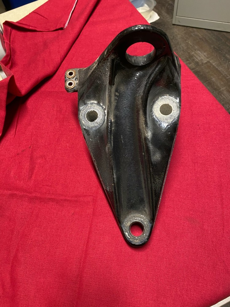 PETERBILT REAR CAB SUPPORT ,MOUNT, BRACKET SUSPENSION MOUNT 29 05987