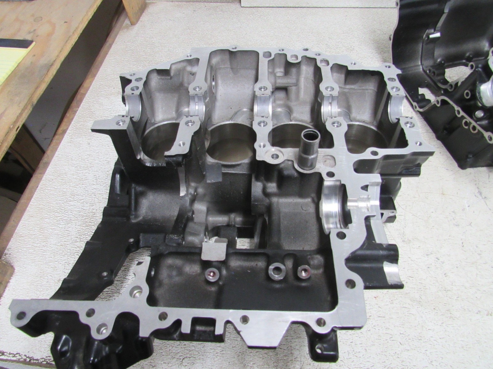 KAWASAKI NINJA ZH2 H2 ZR1000 ENGINE CASES CRANK CASE STOCK OEM #GZ27