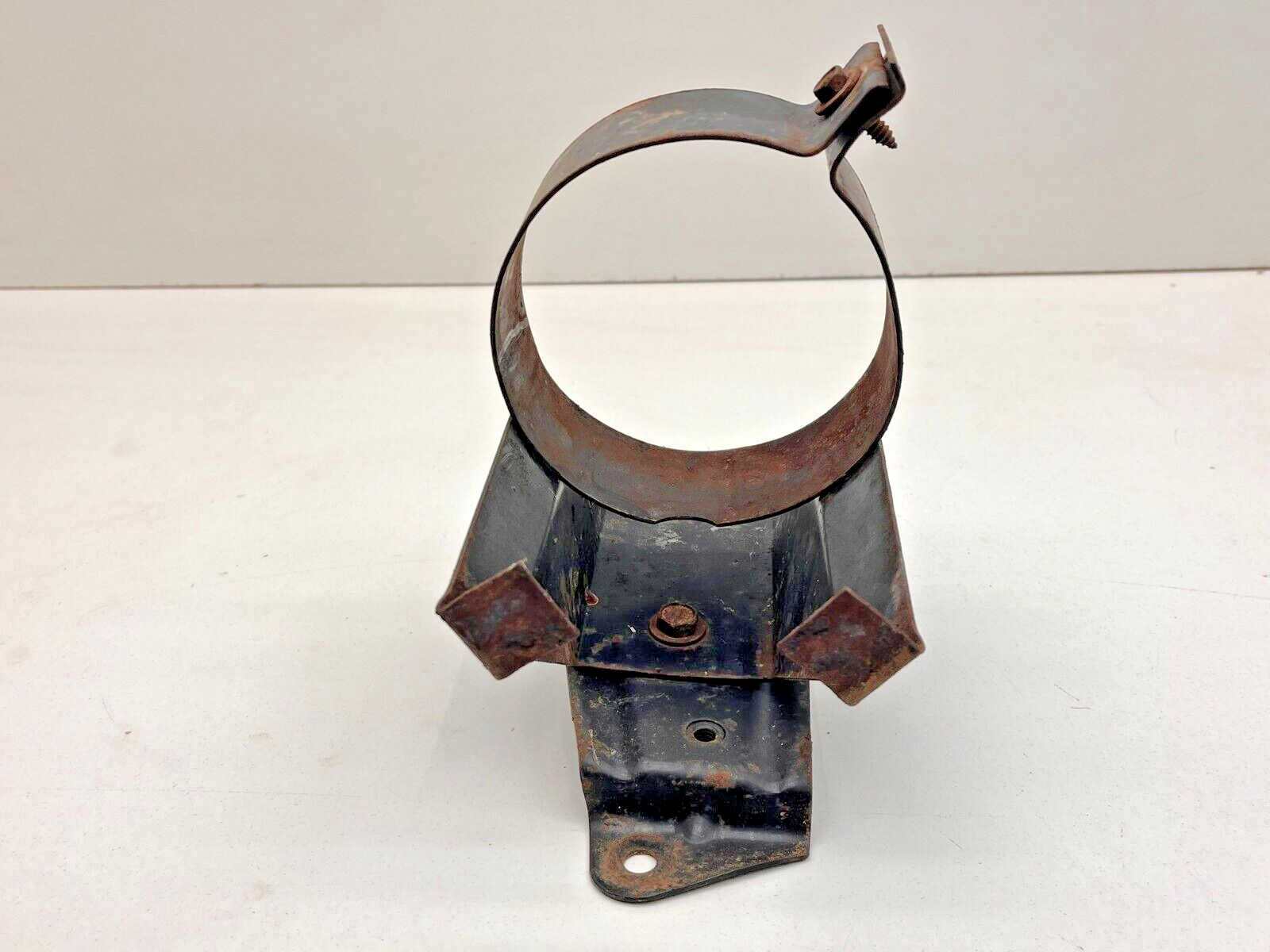 85-87 Chevy Truck 85-91 Suburban Jimmy Blazer CHARCOAL CANISTER BRACKET