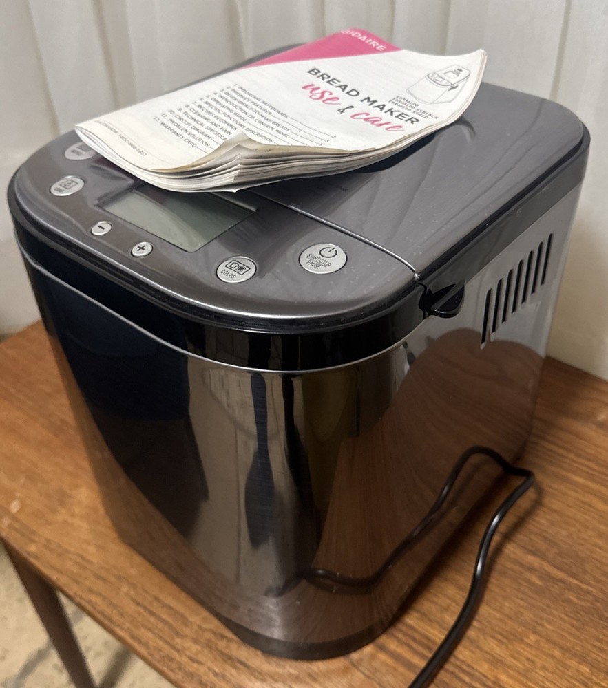 Frigidaire EBRM100 2LB Stainless Steel Bread Maker 15 LCD Display Programs