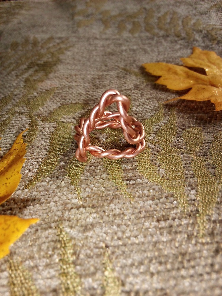 528 Frequency Ring Triangle/Pyramid shape the ring size 7 &1/2