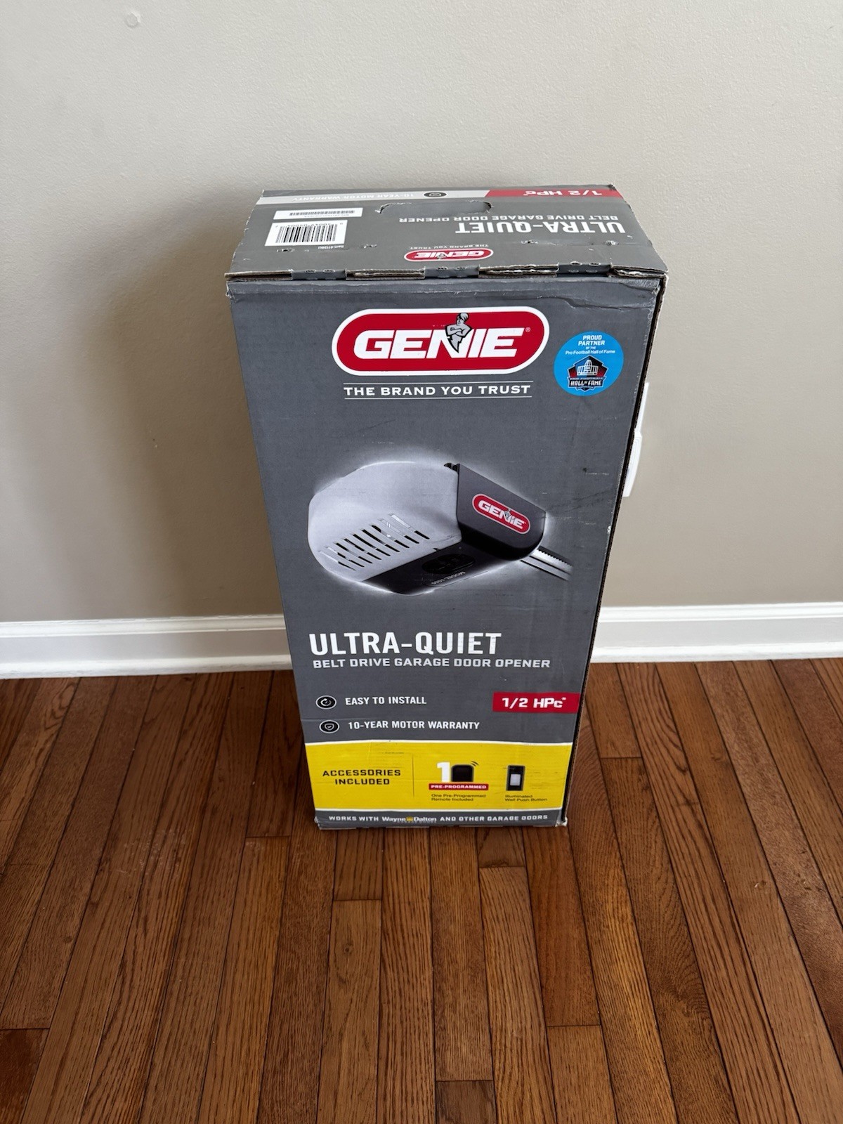 NEW Genie 1/2 HPc Quiet-Lift Belt drive Garage Door Opener, Model # 1055-VE