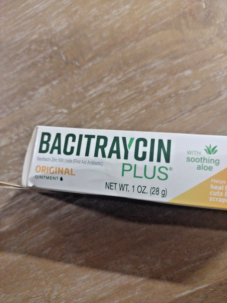Bacitraycin Plus Original First Aid Antibiotic With Aloe. D1