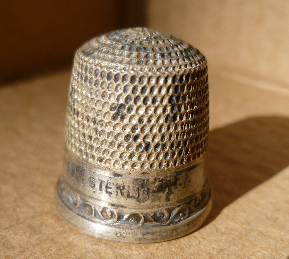 Sterling Silver Thimble Goldsmith Stern Scrolls 10