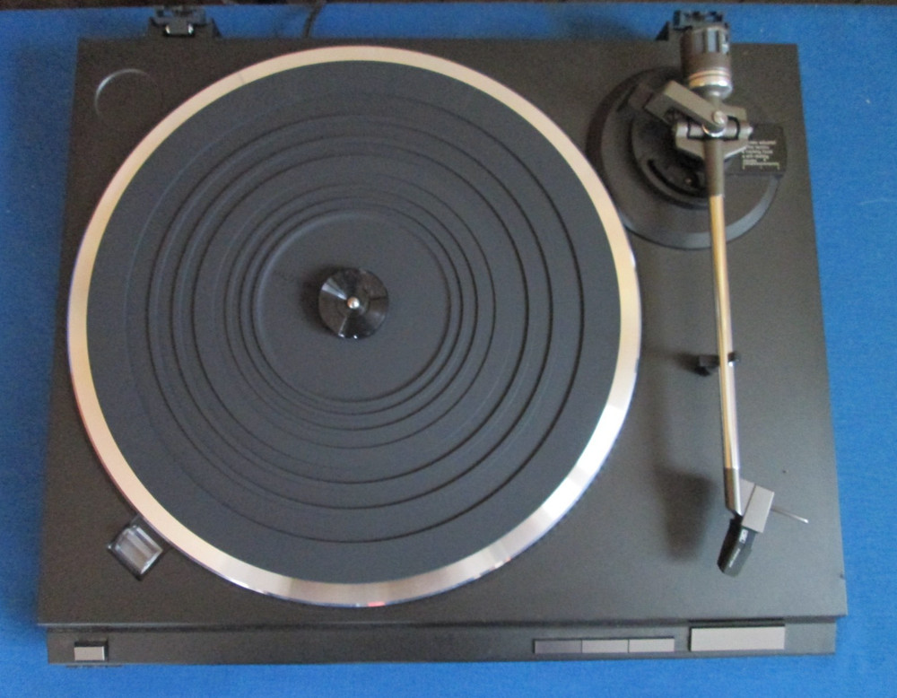 Technics SL-QD22 Quartz Direct Drive Automatic Turntable