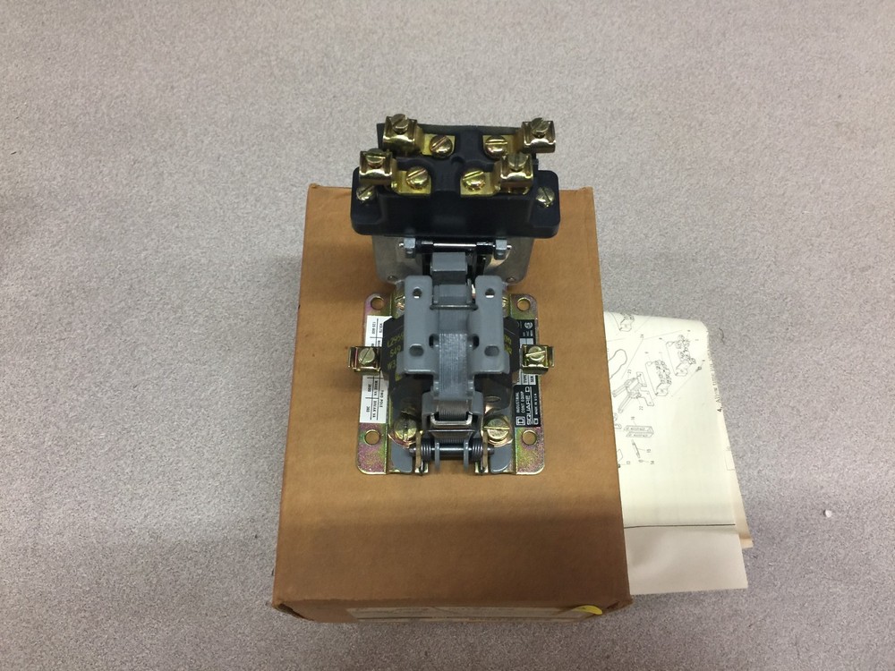NEW IN BOX SQUARE D 120VAC PNEUMATIC TIMING RELAY A010EV02