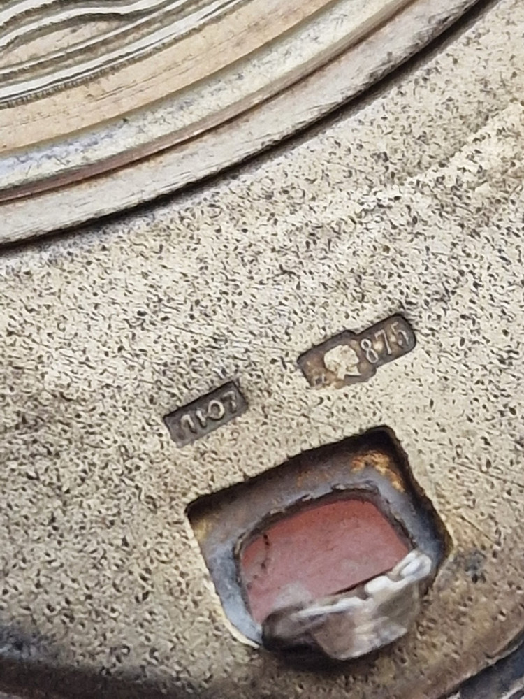 Russian powder box