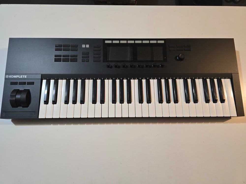 Native Instruments Komplete Kontrol S61 MK2 MIDI Keyboard w/ Box USB Controller