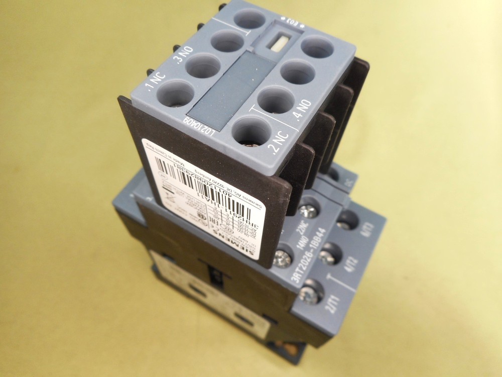 SIEMENS 3RT2026-1BB44 3-pole contactor (NIB)
