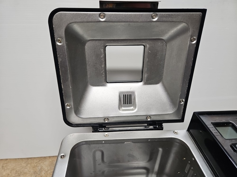 CUISINART CBK-200 Bread Maker 2-Pound Programmable Stainless Steel