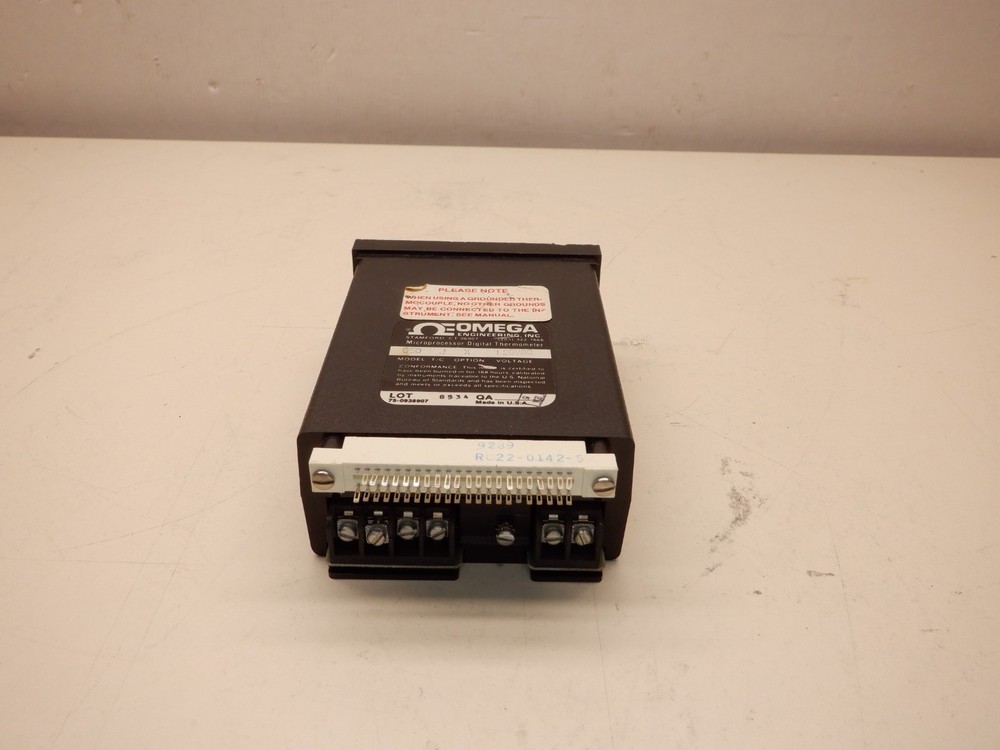 OMEGA ENGINEERING TYPE J THERMOCOUPLE THERMOMETER MODEL 650