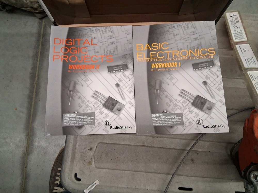 RadioShack Electronics Learning Lab Trainer Kit w/ Projects & Components