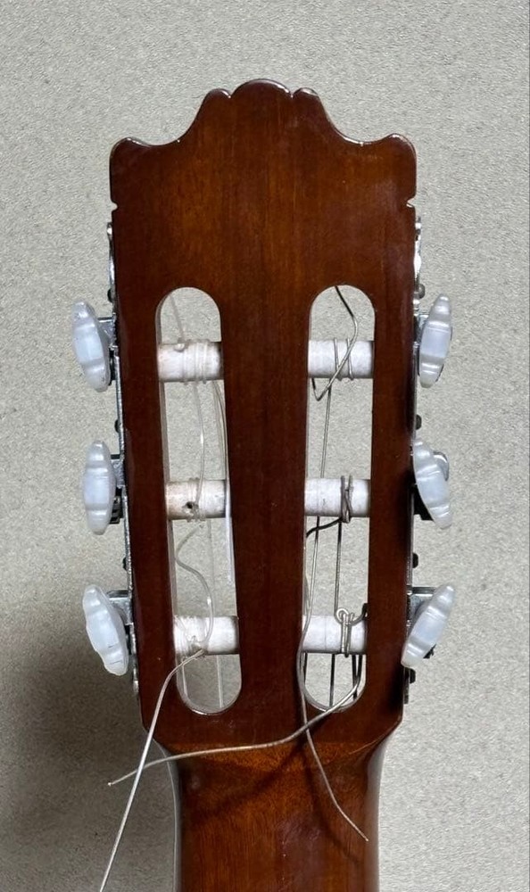 Yamaha Classical Guitar With Hard Case C- Nylon Strings Frets