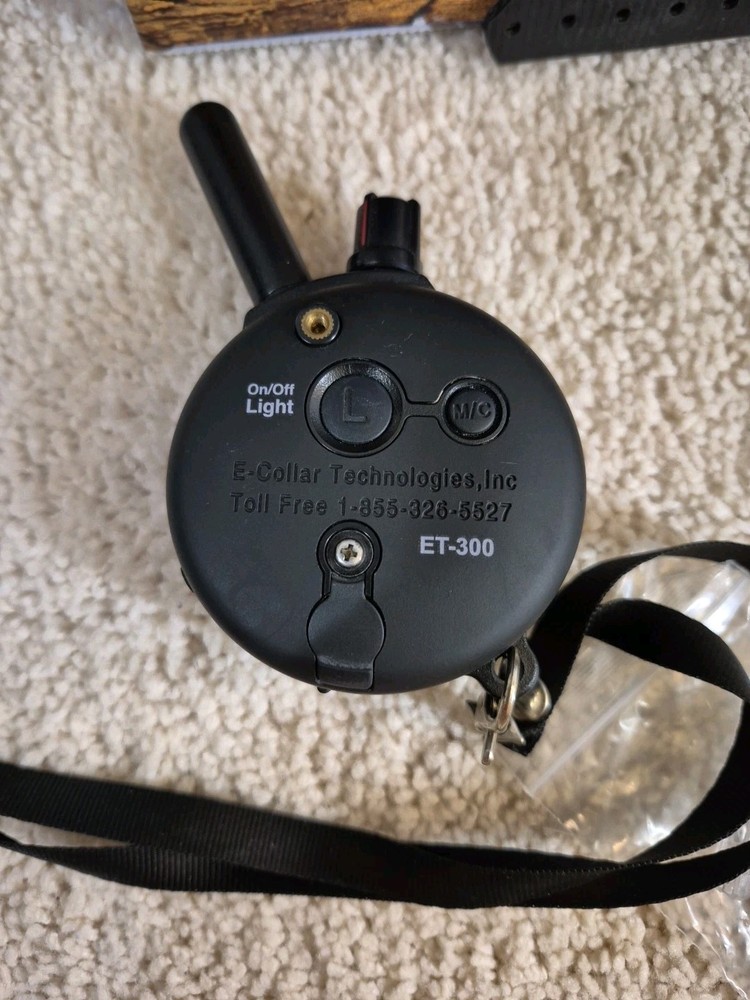 The E COLLAR mini Educator ET-300. Collar and Remote with 1/2 MILE Range
