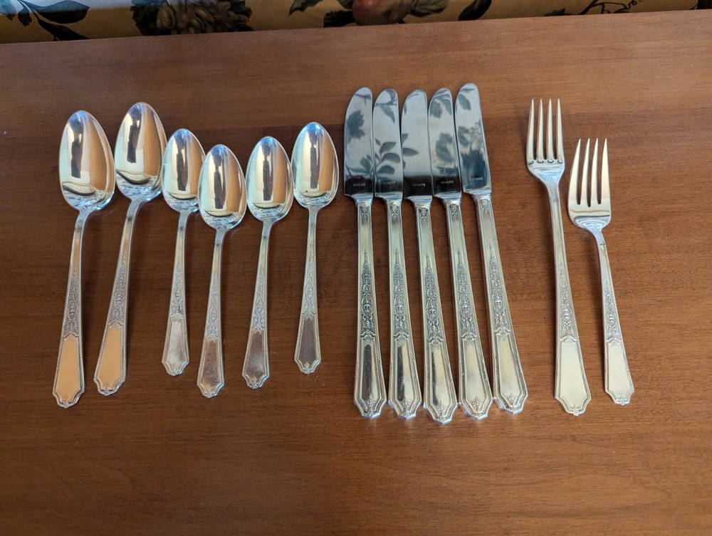 13-VINTAGE ANCESTRAL INTERNATIONAL SILVER SILVERPLATE SILVERWARE