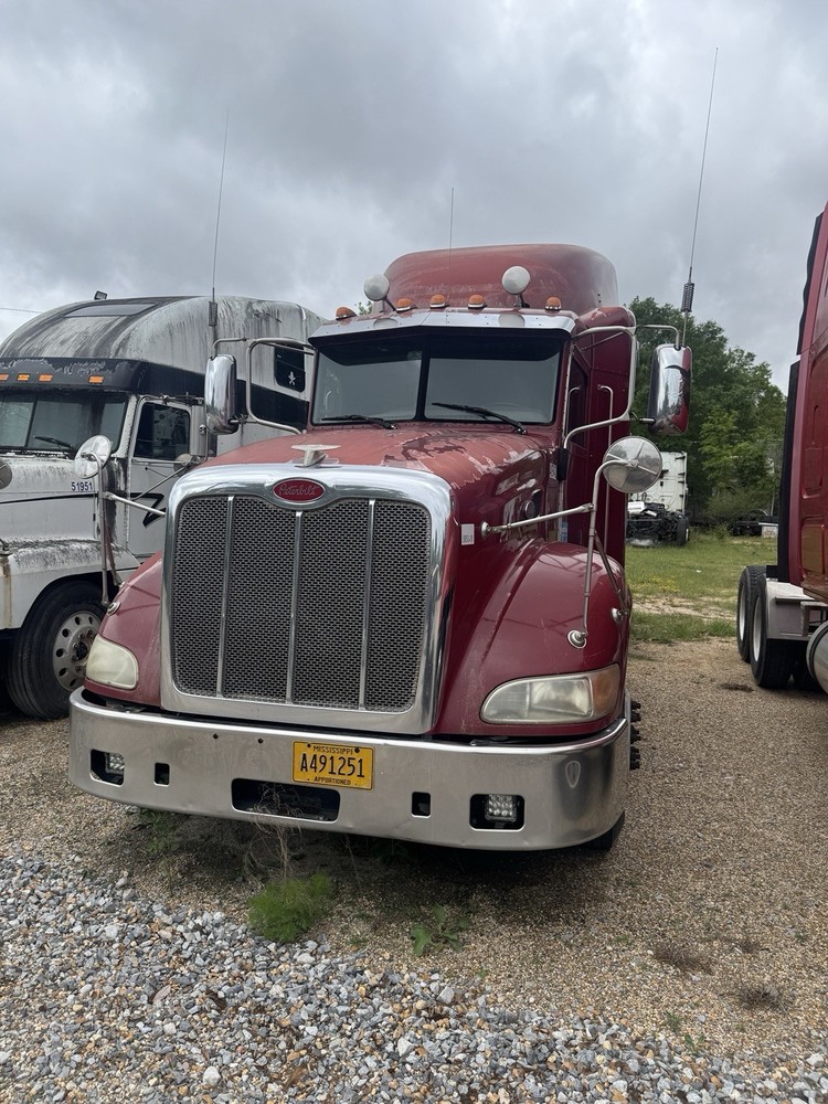 2012 Peterbilt 386 Hood. Peterbilt. Excellent Condition.