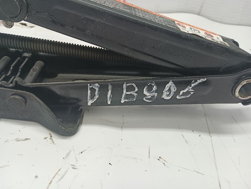 2012 CRUZE Jack less Tools 12718904